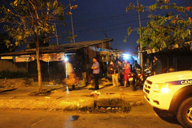 Kinh hoàng phát hiện bố chết trong tiệm tạp hóa