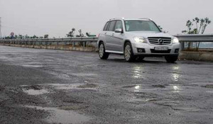 Mặt đường cao tốc Cầu Giẽ-Ninh Bình tiếp tục lún, nứt