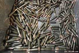 Đi tập thể dục nhặt được gần trăm viên đạn tiểu liên