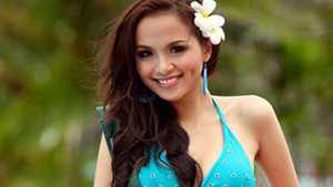 Diễm Hương làm PG trước khi thành hoa hậu