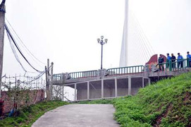 Nam thanh niên treo cổ trên cầu Bãi Cháy