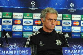 Đừng chê Mourinho, ông ta đang cứu Premier League