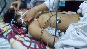 Bố cầm điếu cày đánh chết con: Đám tang không cha mẹ