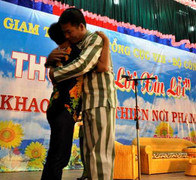 Thư xin lỗi rơi nước mắt của phạm nhân trại giam Z30D