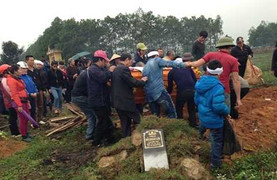 Số phận nghiệt ngã của cháu bé bị bố đánh tử vong