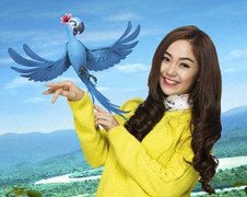 Minh Hằng điệu đà cùng vẹt đuôi dài