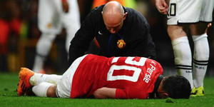 Tin sáng 22/3: Van Persie gặp họa