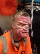 Chụp ảnh tự sướng theo kiểu cực dị trên Facebook