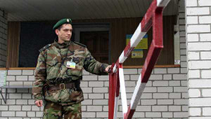 Ukraine đóng cửa biên giới với Crưm