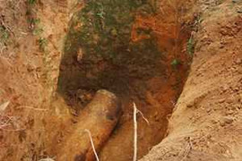 Sống trong sợ hãi với quả bom khủng 'quên xử lý'