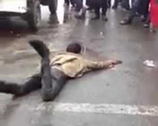 Clip Thanh niên 'ngáo đá' tập bơi nổi bật nhất tuần qua