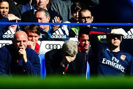 Man Utd, Arsenal: Nỗi đau nào lớn hơn?