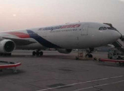 Máy bay Malaysia hạ cánh khẩn ở Hồng Kông