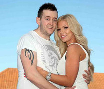 Chẳng như Tom Cruise nhưng gái đẹp vẫn yêu