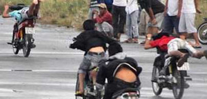 Clip: 200 'quái xế' náo loạn QL1