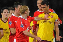 Arsenal vỡ mộng, huyền thoại Man Utd cảm thương sâu sắc