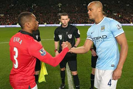 Sau derby, Man Utd vẫn chưa buông Man City