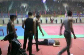 Clip: Nữ CSGT hạ gục toán thanh niên ngổ ngáo