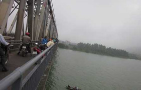 2 đôi dép trên cầu và sự mất tích bí ẩn của 2 mẹ con