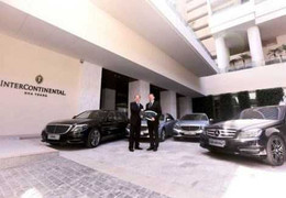 Khách sạn 5 sao Việt sắm 'Mẹc' 6 tỷ làm 'taxi'