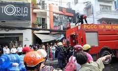 Cháy lớn tại trung tâm thành phố, người dân hoảng loạn