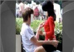 Ngồi vào lòng học trò, nữ giáo viên bị bắt