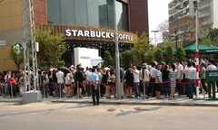 Toan tính kĩ lưỡng, vì sao Starbucks chưa thể hạ gục cà phê Việt?