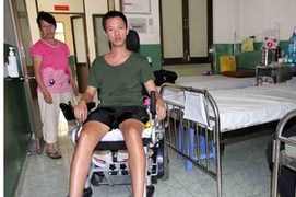 Xót xa võ sỹ Việt ngồi xe lăn mơ ngày trả ơn cha mẹ