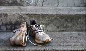 Nữ sinh 12 tuổi sở hữu 'đôi giày hôi nhất nước Mỹ'