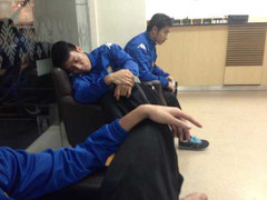 Sao Hà Nội T&T gặp nạn ở Malaysia: Cầu thủ đứng còn chẳng vững