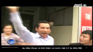 Clip: Trưởng thôn đuổi, thanh niên đánh phóng viên