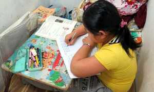 Hà Nội: Mẹ xây 'lô cốt' giam cầm con gái