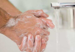 Nguy hiểm khi rửa tay xà phòng diệt khuẩn sai cách