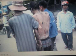 'Ngáo đá', nam thanh niên mắc kẹt dưới ống thoát nước