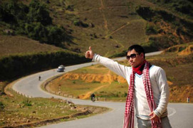 Ra đề Văn độc, thầy giáo đi phượt 10.000 km