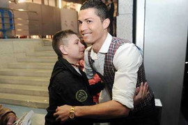 Hôn mê 3 tháng, bất ngờ tỉnh dậy vì Ronaldo ghi bàn