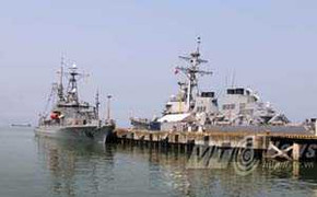 Chiến hạm USS John S.McCain Hải quân Mỹ đến Đà Nẵng
