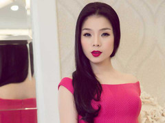 Lệ Quyên vai trần quyến rũ