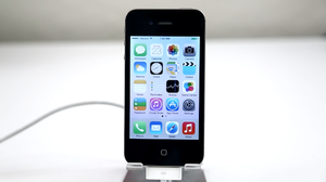 iPhone 4 chính hãng giảm giá xuống dưới 7 triệu đồng