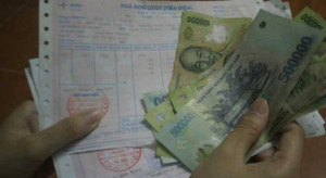 Nhận hóa đơn tiền điện, người đàn ông nhập viện cấp cứu