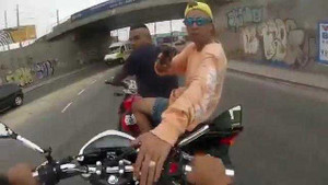 Clip: Cướp táo tợn giữa ban ngày bị bắn ngay tại trận