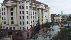 Nữ sinh tử vong khi đang làm bài, nhà trường phân trần