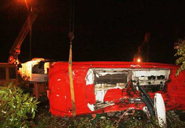 Xe giường nằm lật nhào, 13 người đi cấp cứu