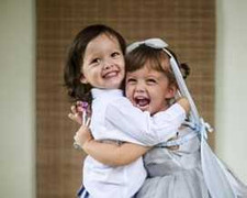 Ngắm hai nhóc tì xinh đẹp nhà Hồng Nhung