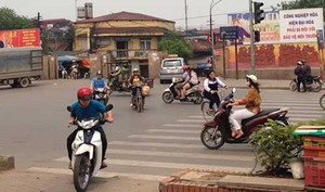 Tận mặt những kẻ coi thường 'thần chết' trên đường Yên Phụ