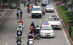 Giáp mặt 141, thanh niên 'ngổ ngáo' bỏ chạy tán loạn