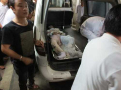 Nổ thùng nấu thép, hàng chục công nhân đi cấp cứu