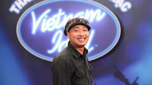 Nguyễn Quang Dũng mượn Vietnam Idol 'đá xoáy' bóng đá
