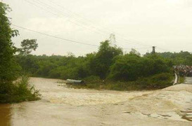 Lai Châu: Lũ lại cuốn 7 học sinh sau vụ sập cầu Chu Va