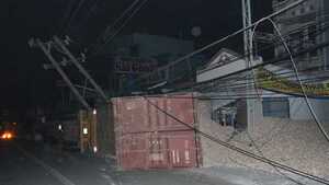 Container làm mất điện hơn 5.800 hộ dân ở Bình Dương